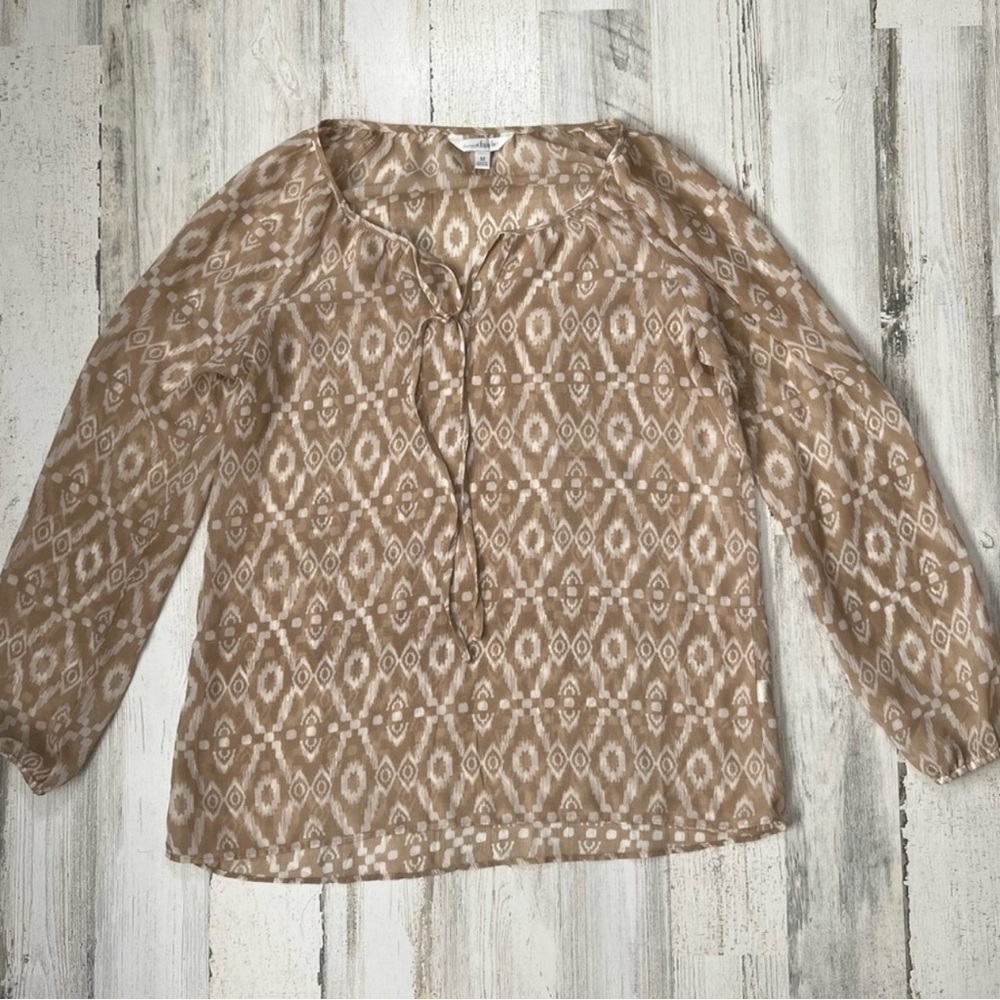Women’s Charming Charlie Tan and White Patterned Blouse Size M